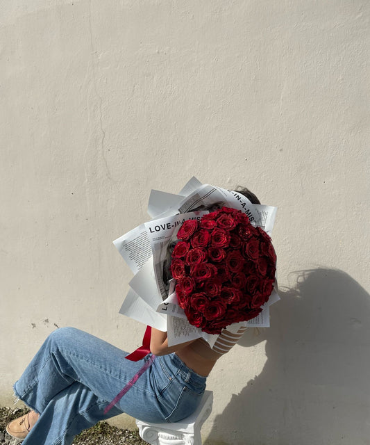 Select from our wide variety of seasonal flowers, bouquets, green plants, blooming plant