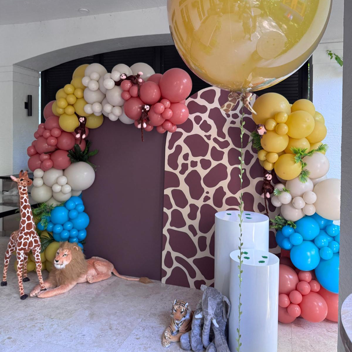 Arch panel backdrop with garland Rental