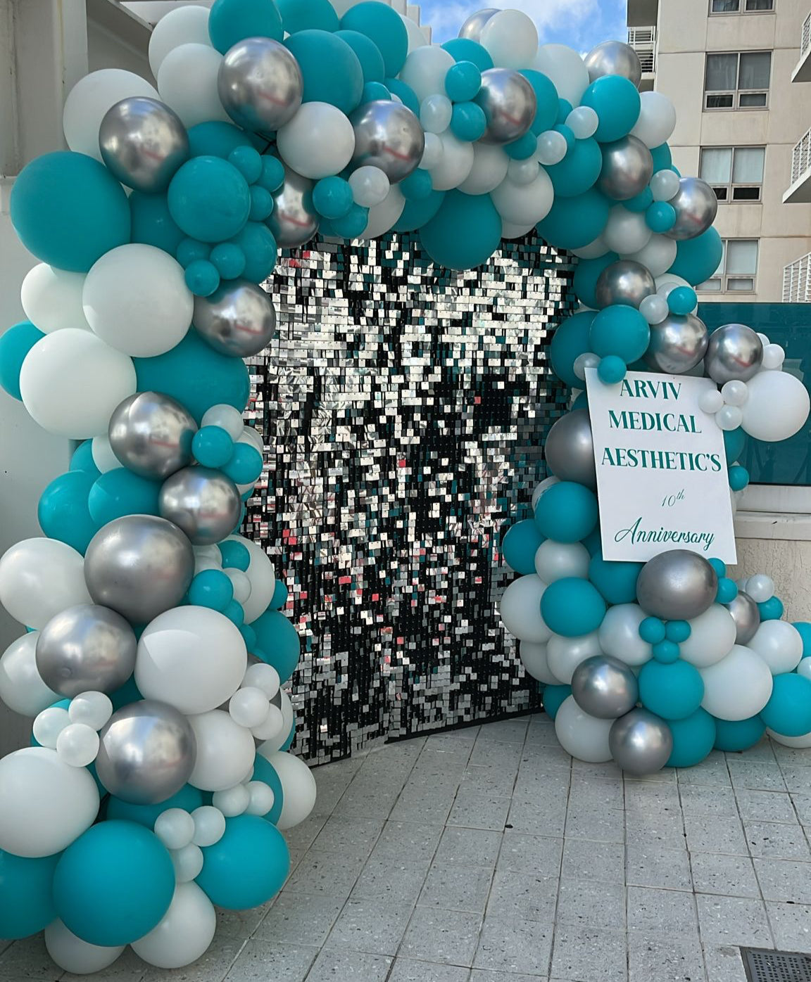 Shimmer disco wall with balloon garland