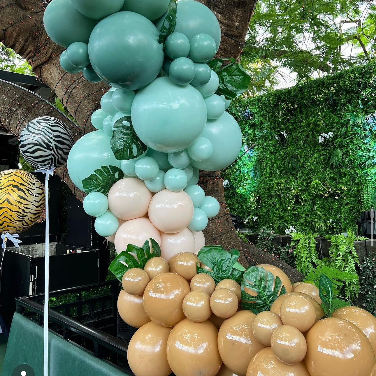 Safari Balloon garland