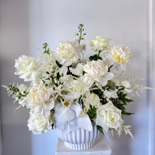 Amor Puro Flower Vase