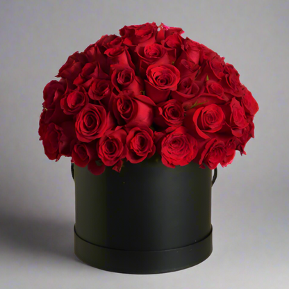 Our beautiful roses round box to impress love on a new level&nbsp;  come in 3 different size and color vibrant&nbsp;  fresh cut flowers&nbsp;
